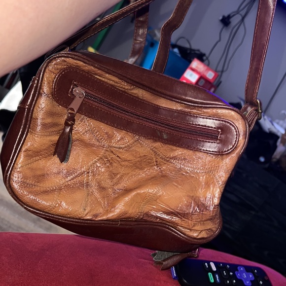 Vintage ALiz brown two tone crossbody purse 4 zipper pockets on the outside - Picture 2 of 10
